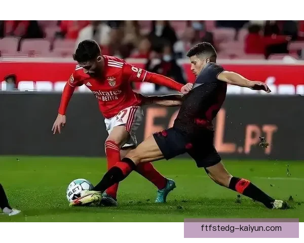 摩纳哥定位球技巧再显威力，助力球队状态回暖，继续争夺联赛前列。