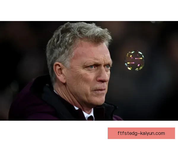 英超西汉姆球迷抗议行为引发广泛关注与讨论